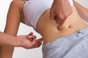 Der leichter Druck auf spezifischen Emmettpunkte